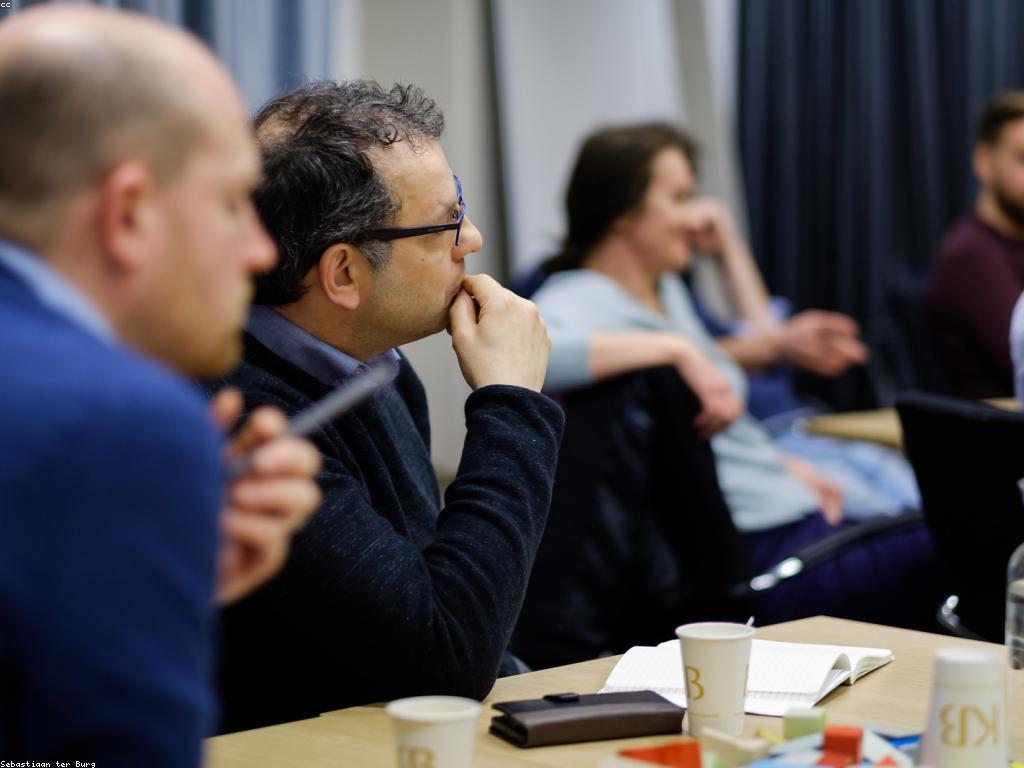 ការប្រកួតប្រជែងនិងការបង្កើតយុទ្ធសាស្ត្រ